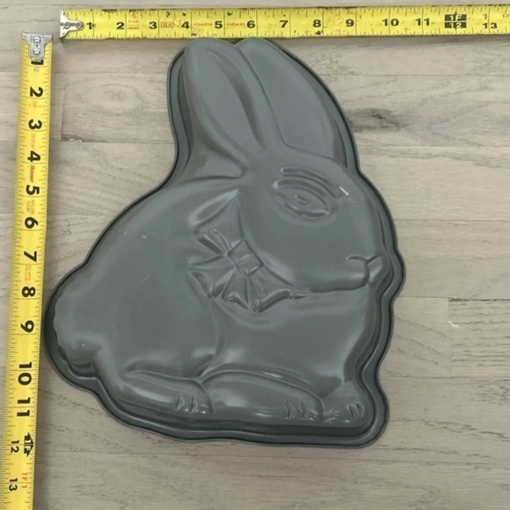 11” Tall Bunny Rabbit / Easter Cake Mold